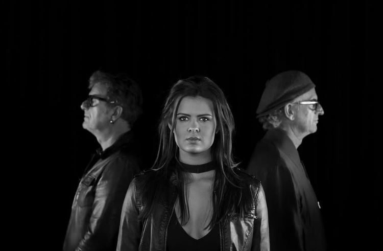 Mell Jonk relatie: hoe de Volendamse zangeres haar privéleven beschermt
